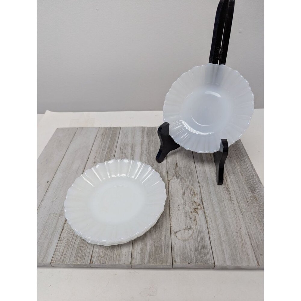 Vintage Termocrisa Holly Berry Christmas Milk Glass Saucers 5 3/4" Set 4